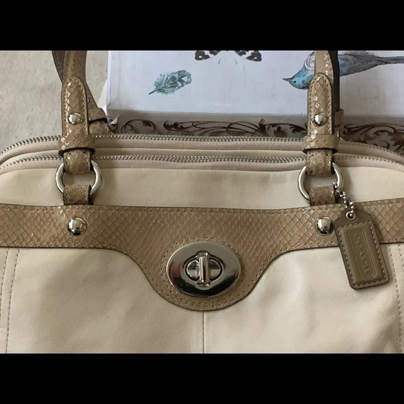 GREAT condition - Coach Penelope Ivory/brown Leather Satchel/shoulder Tote - Picture 3 of 15